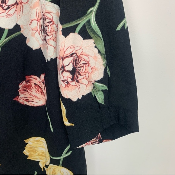 Le Chateau Floral Off-The-Shoulder Blouse - Picture 2 of 6